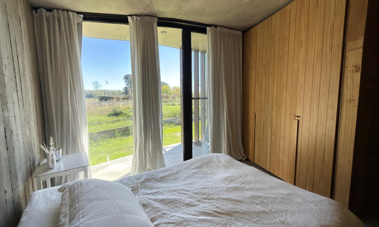 Modern 4-Bedroom House for Sale, 1 HA, Gated Community in Chacras La Macarena, Exaltación de la Cruz.