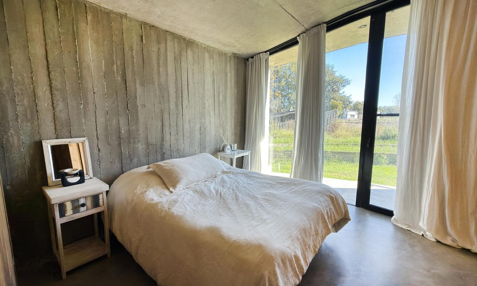 Modern 4-Bedroom House for Sale, 1 HA, Gated Community in Chacras La Macarena, Exaltación de la Cruz.