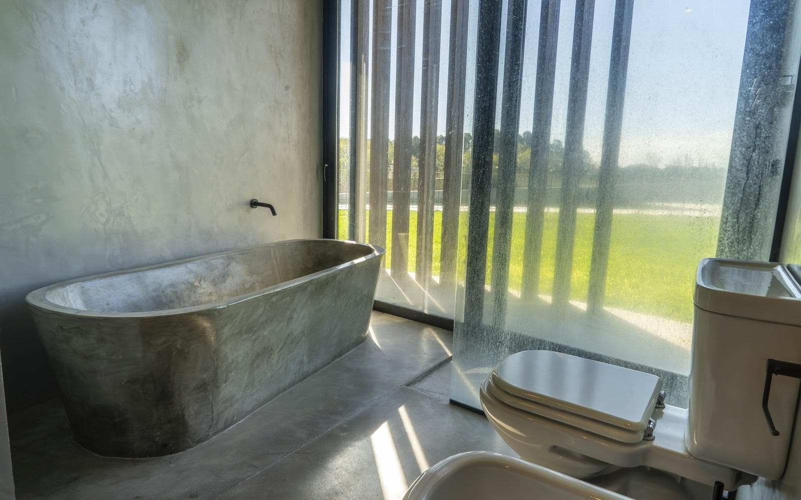 Modern 4-Bedroom House for Sale, 1 HA, Gated Community in Chacras La Macarena, Exaltación de la Cruz.