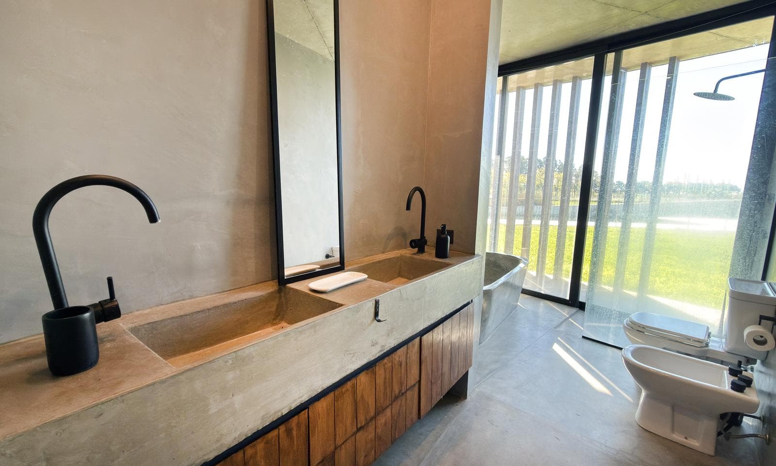 Modern 4-Bedroom House for Sale, 1 HA, Gated Community in Chacras La Macarena, Exaltación de la Cruz.