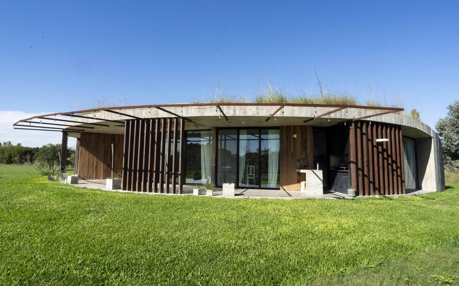 Modern 4-Bedroom House for Sale, 1 HA, Gated Community in Chacras La Macarena, Exaltación de la Cruz.