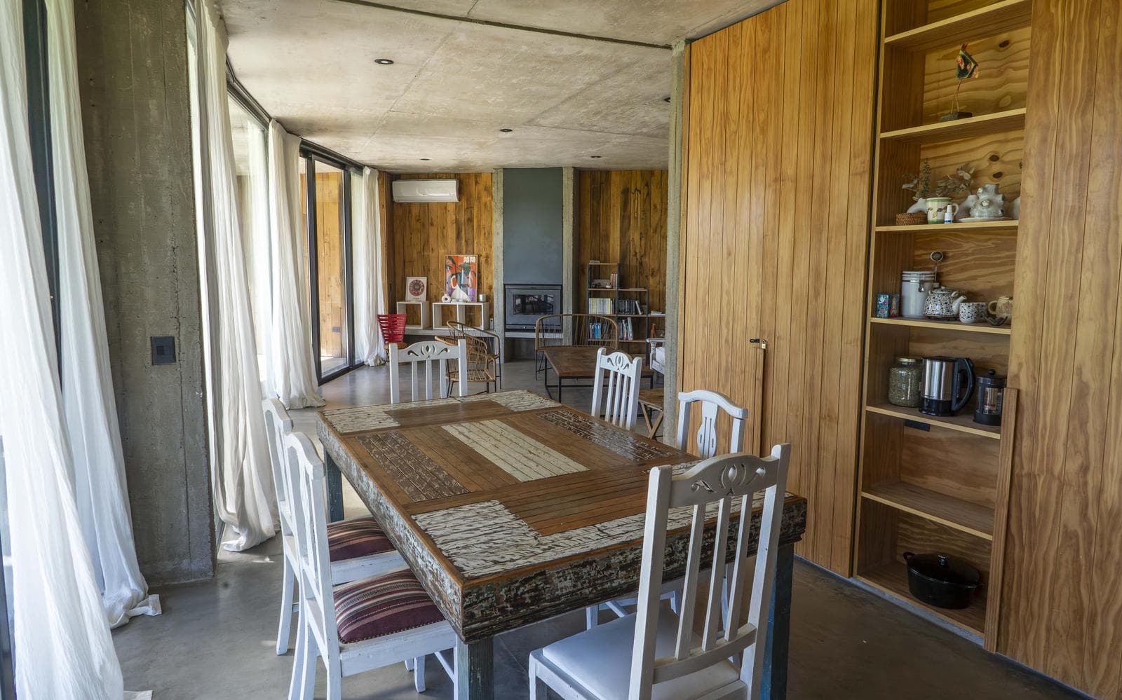 Modern 4-Bedroom House for Sale, 1 HA, Gated Community in Chacras La Macarena, Exaltación de la Cruz.