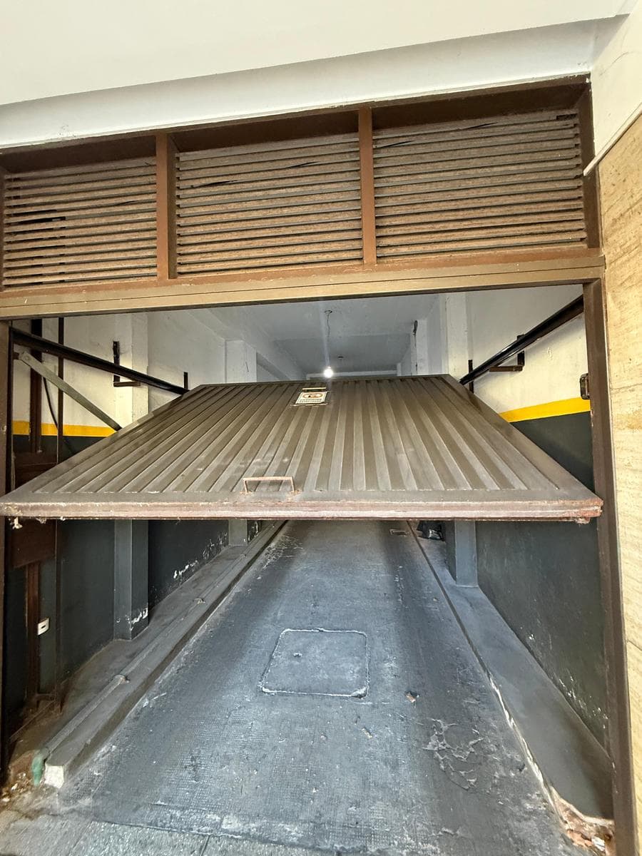 Garage in a strategic location