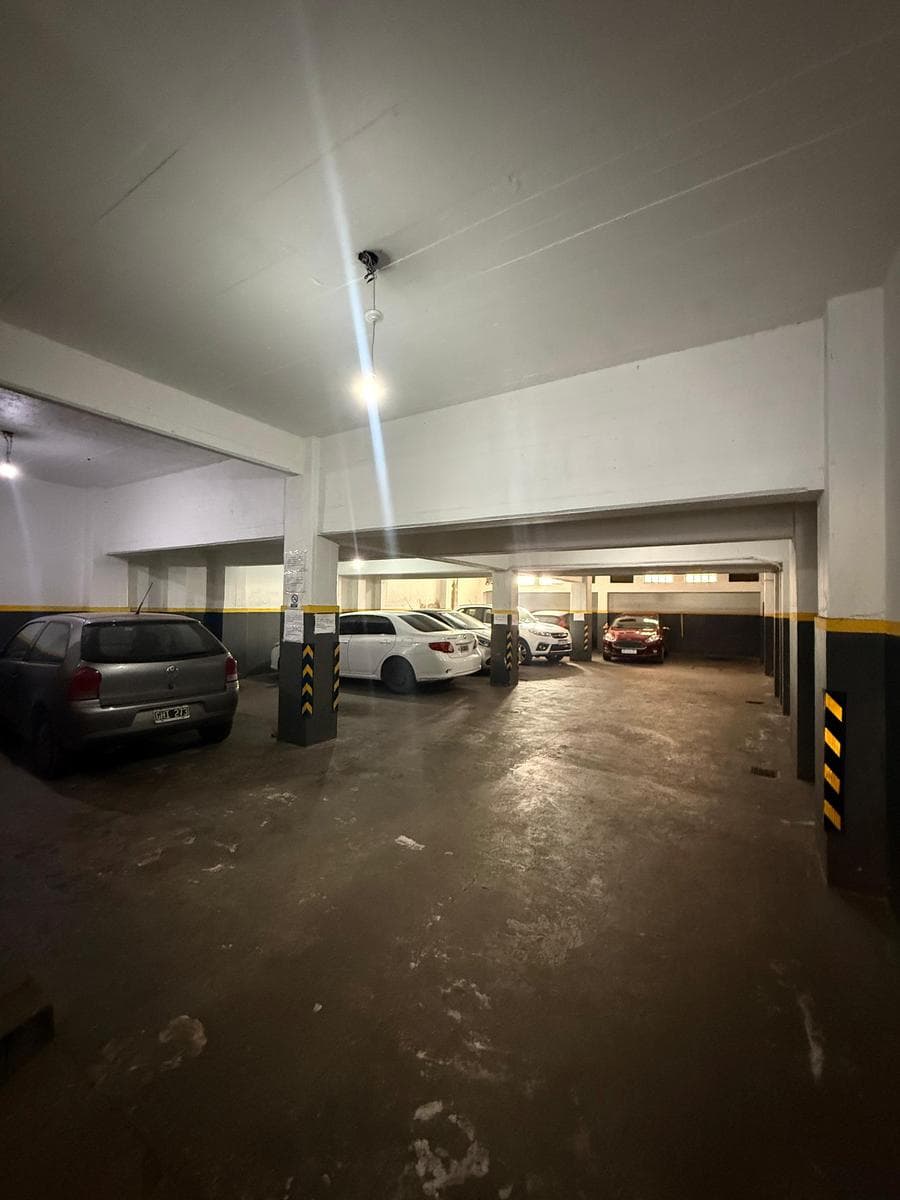 Garage in a strategic location