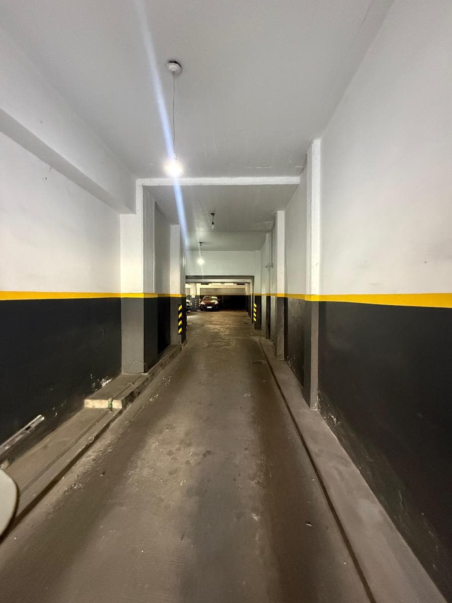 Garage in a strategic location