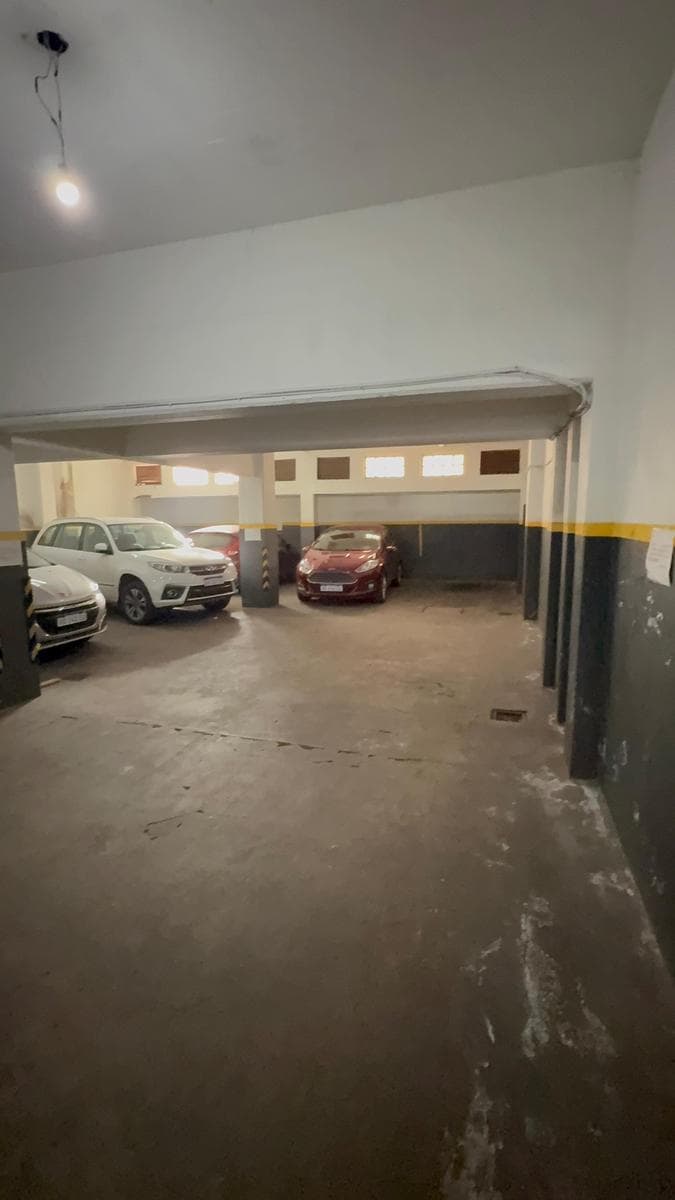 Garage in a strategic location