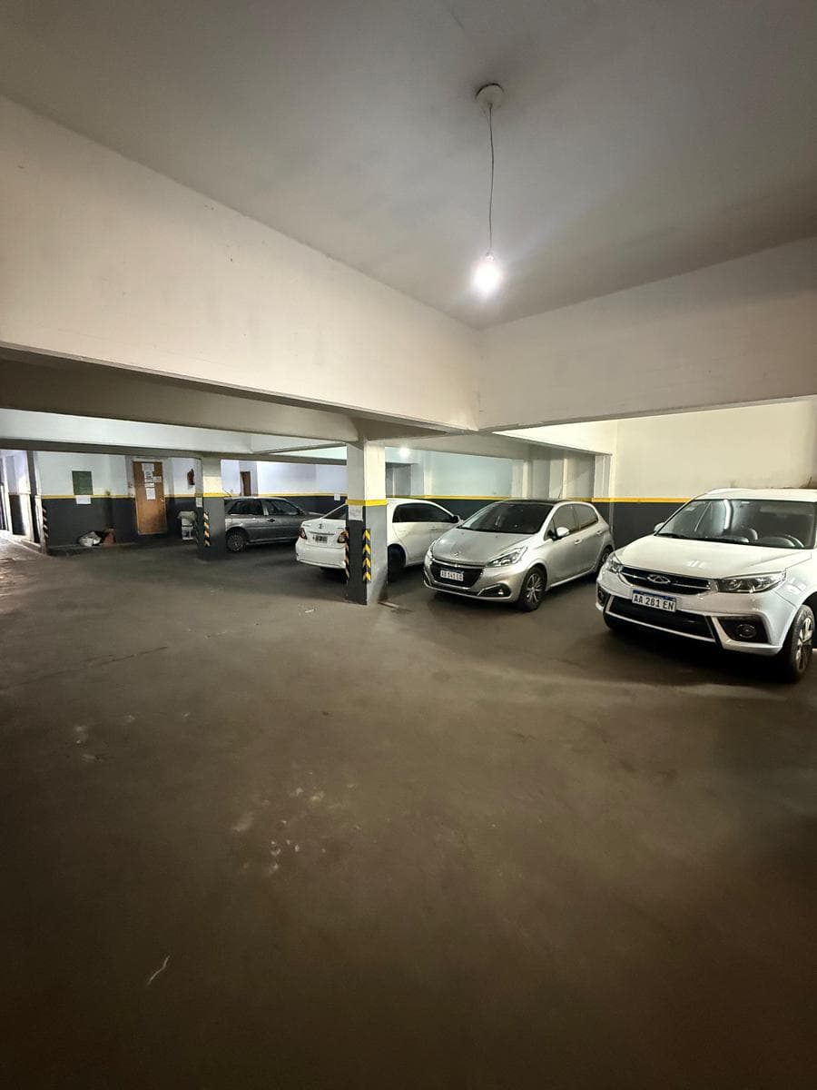 Garage in a strategic location