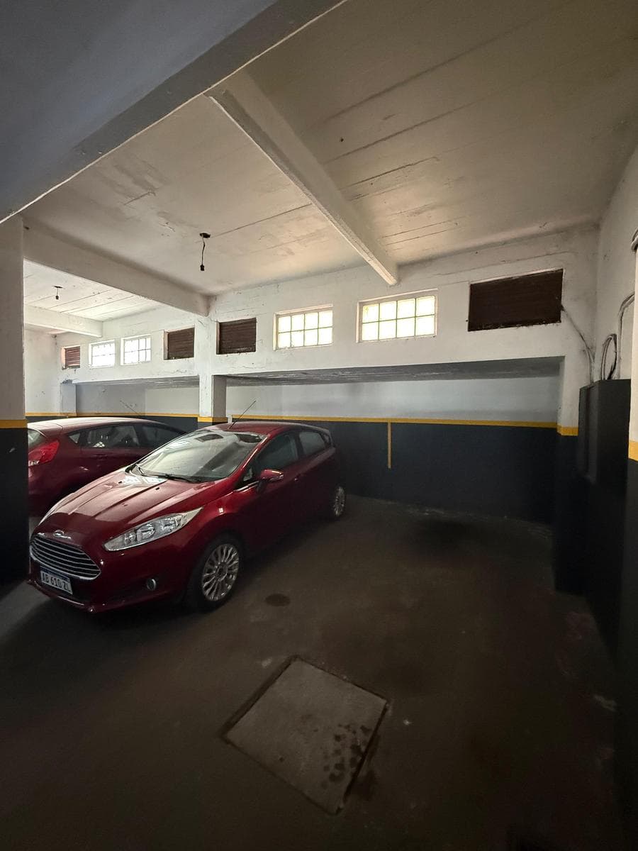 Garage in a strategic location
