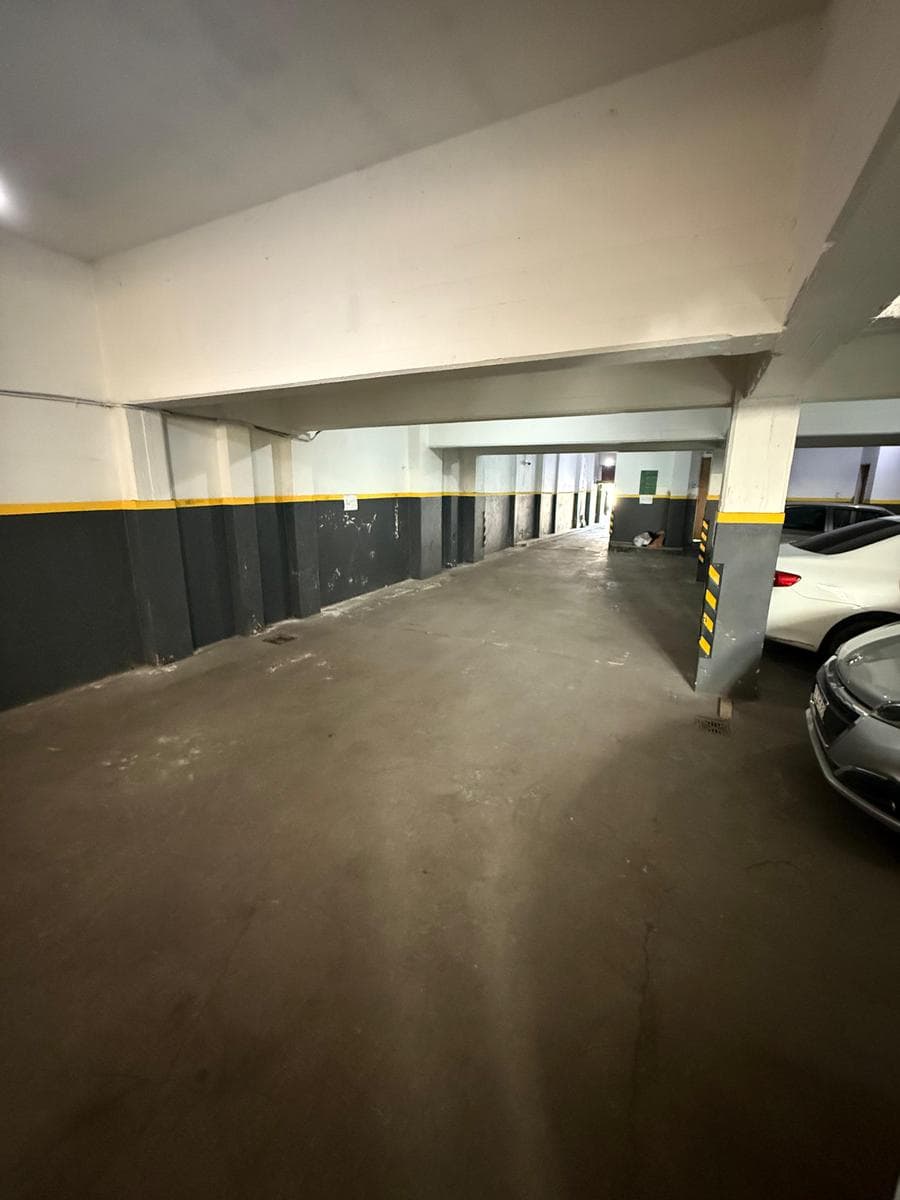 Garage in a strategic location