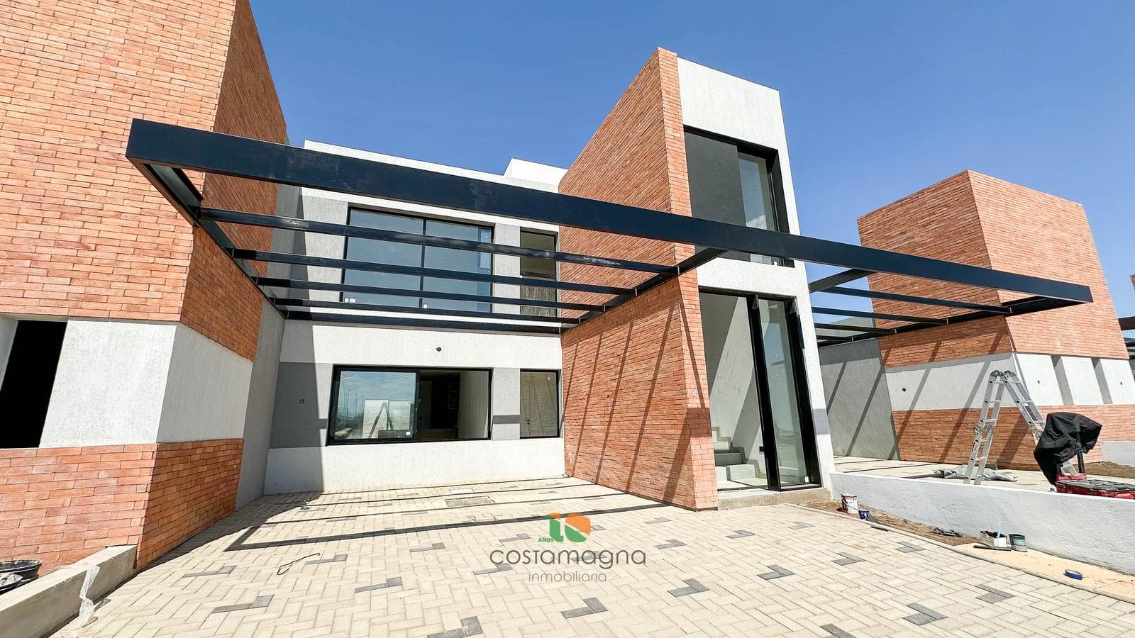 3-Bedroom Duplex for Sale in Prados de Manantiales