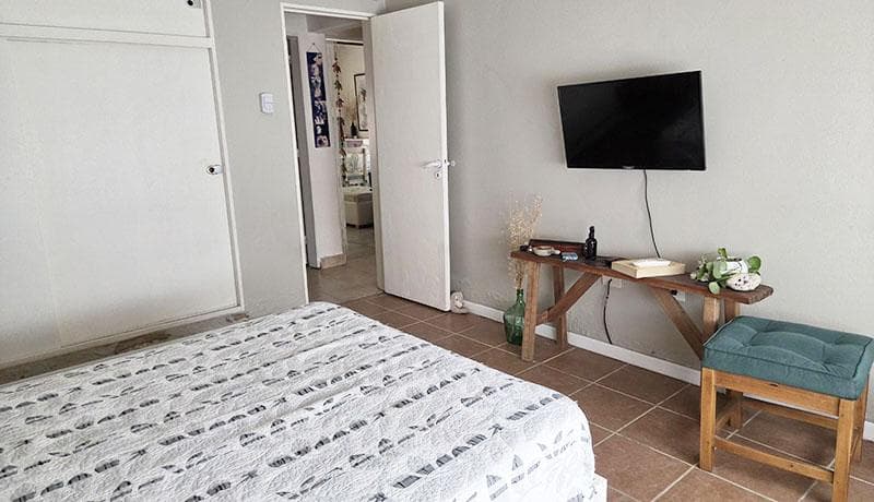 QUALIFIES FOR A LOAN: House for Sale with Guest House in Troncos del Talar