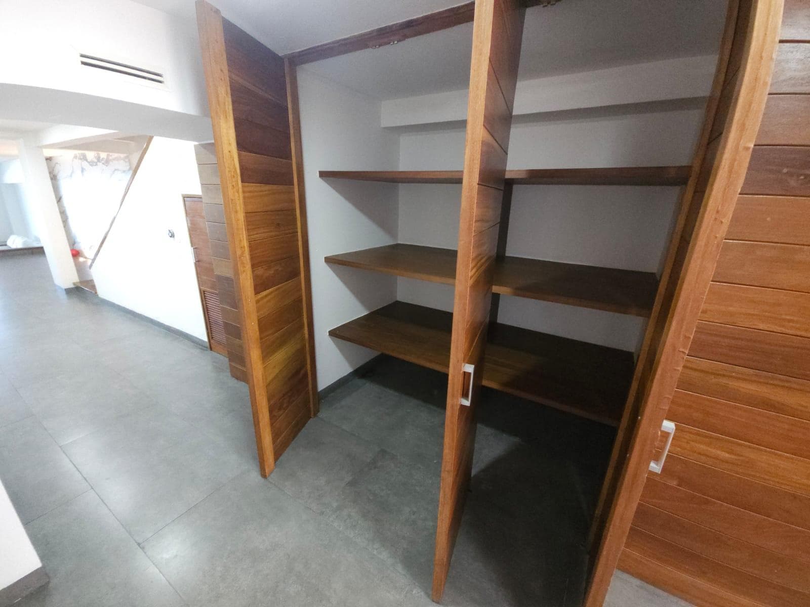 House for Sale, 5 Bedrooms, BEACH FRONT, LUXURY REMODELED, with Dock, Cancún Hotel Zone