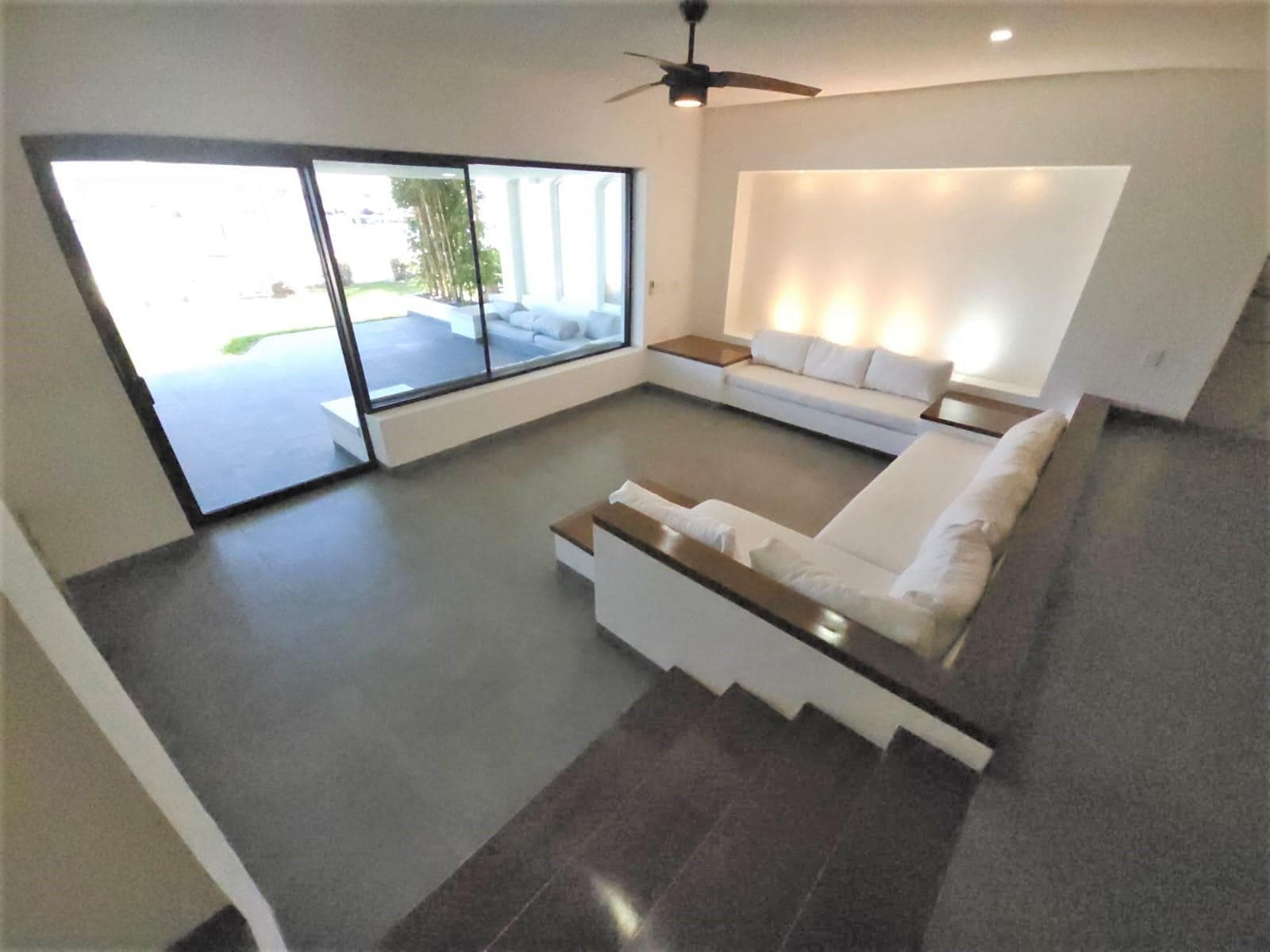 House for Sale, 5 Bedrooms, BEACH FRONT, LUXURY REMODELED, with Dock, Cancún Hotel Zone