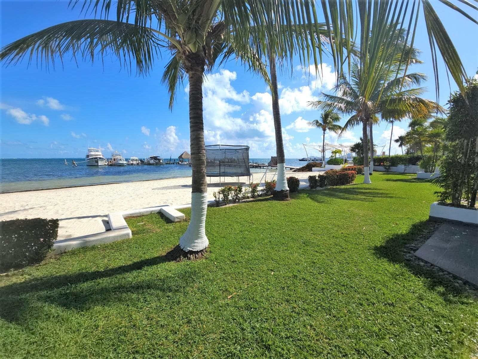 House for Sale, 5 Bedrooms, BEACH FRONT, LUXURY REMODELED, with Dock, Cancún Hotel Zone
