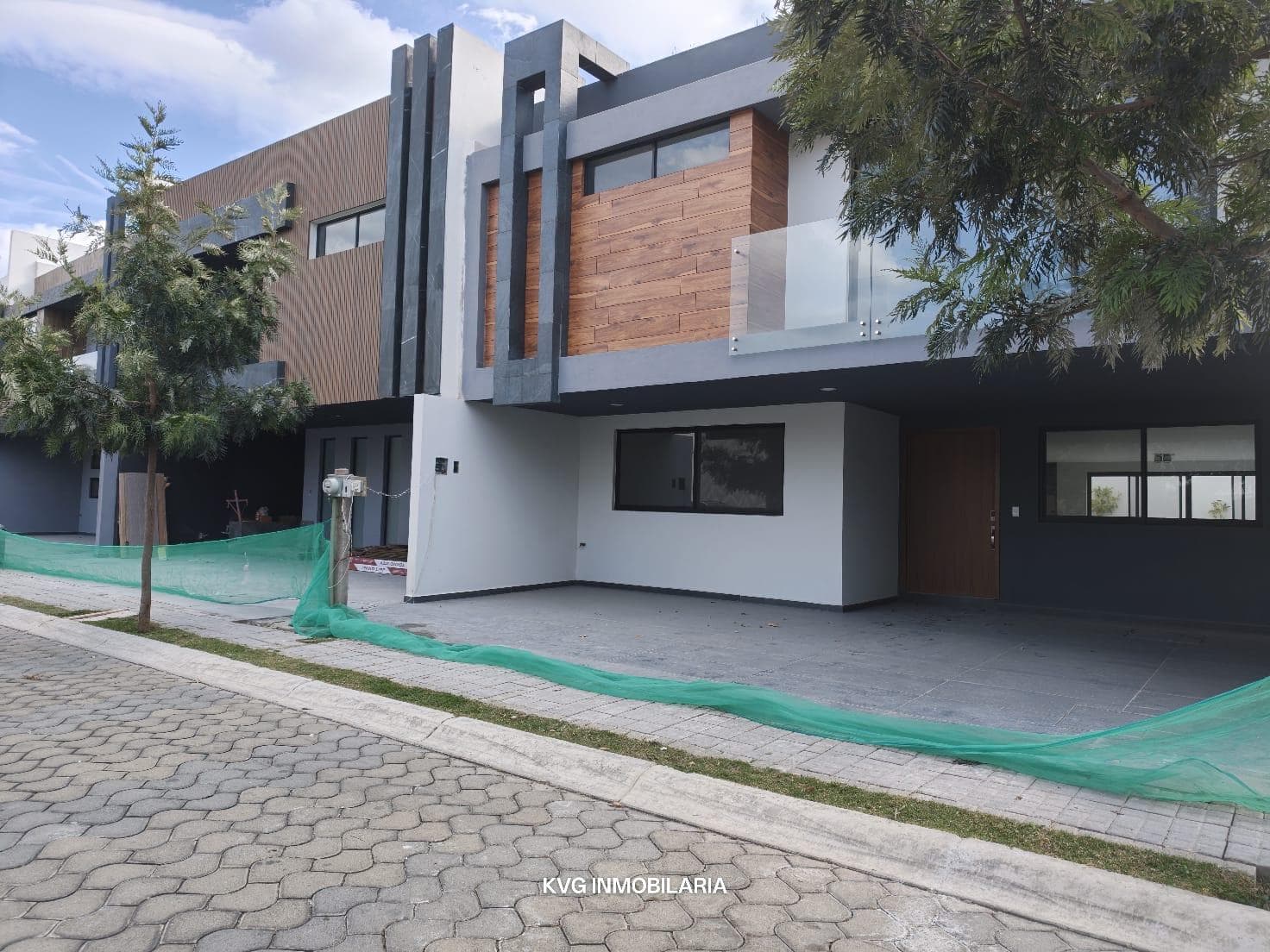 House for sale, 3 to 5 bedrooms, terrace with barbecue, Lomas de Angelópolis, Puebla