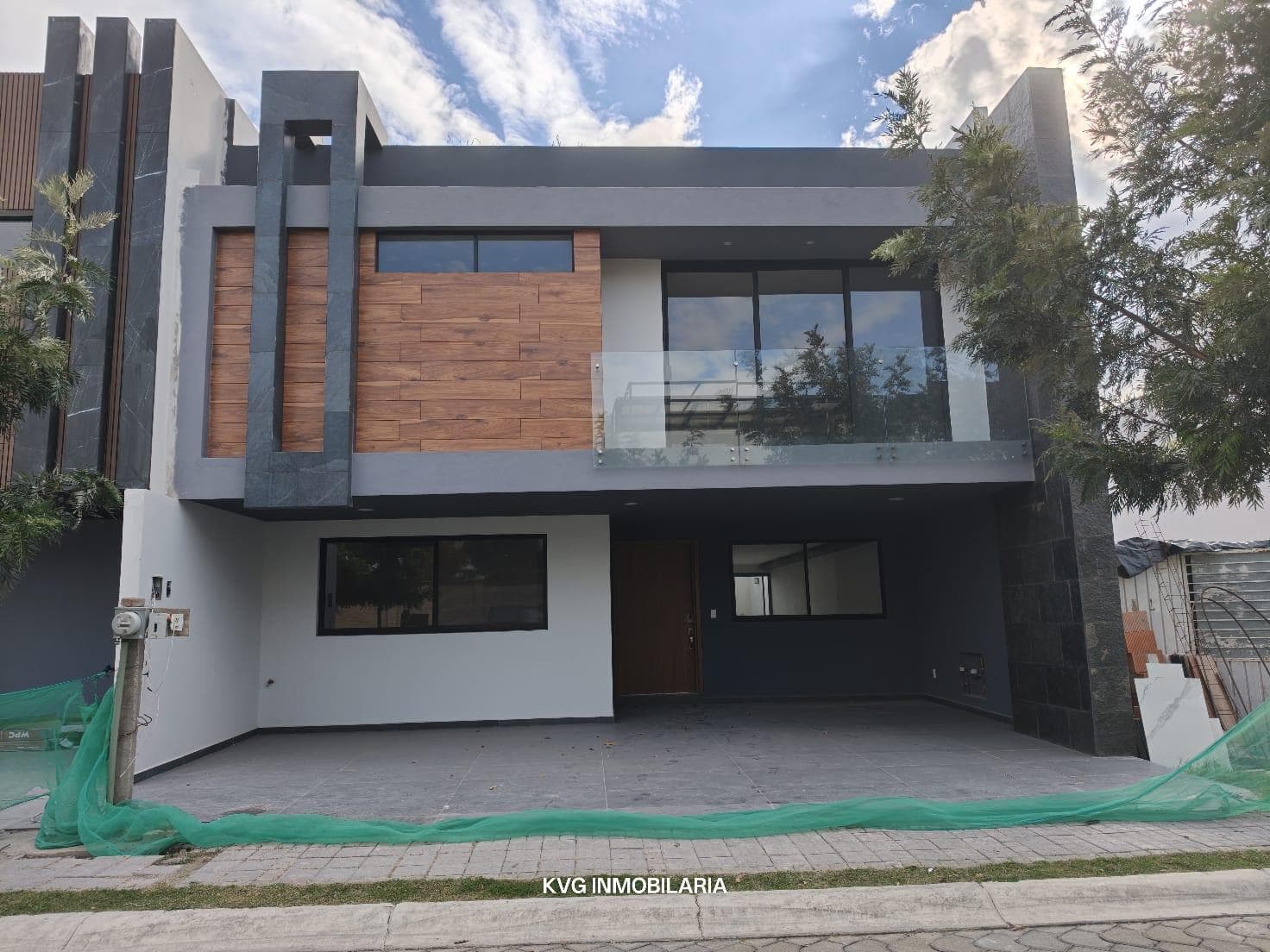 House for sale, 3 to 5 bedrooms, terrace with barbecue, Lomas de Angelópolis, Puebla