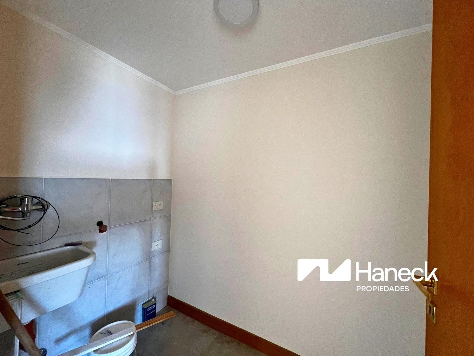 FOR SALE: 2-bedroom apartment with a view of the lake, downtown Bariloche