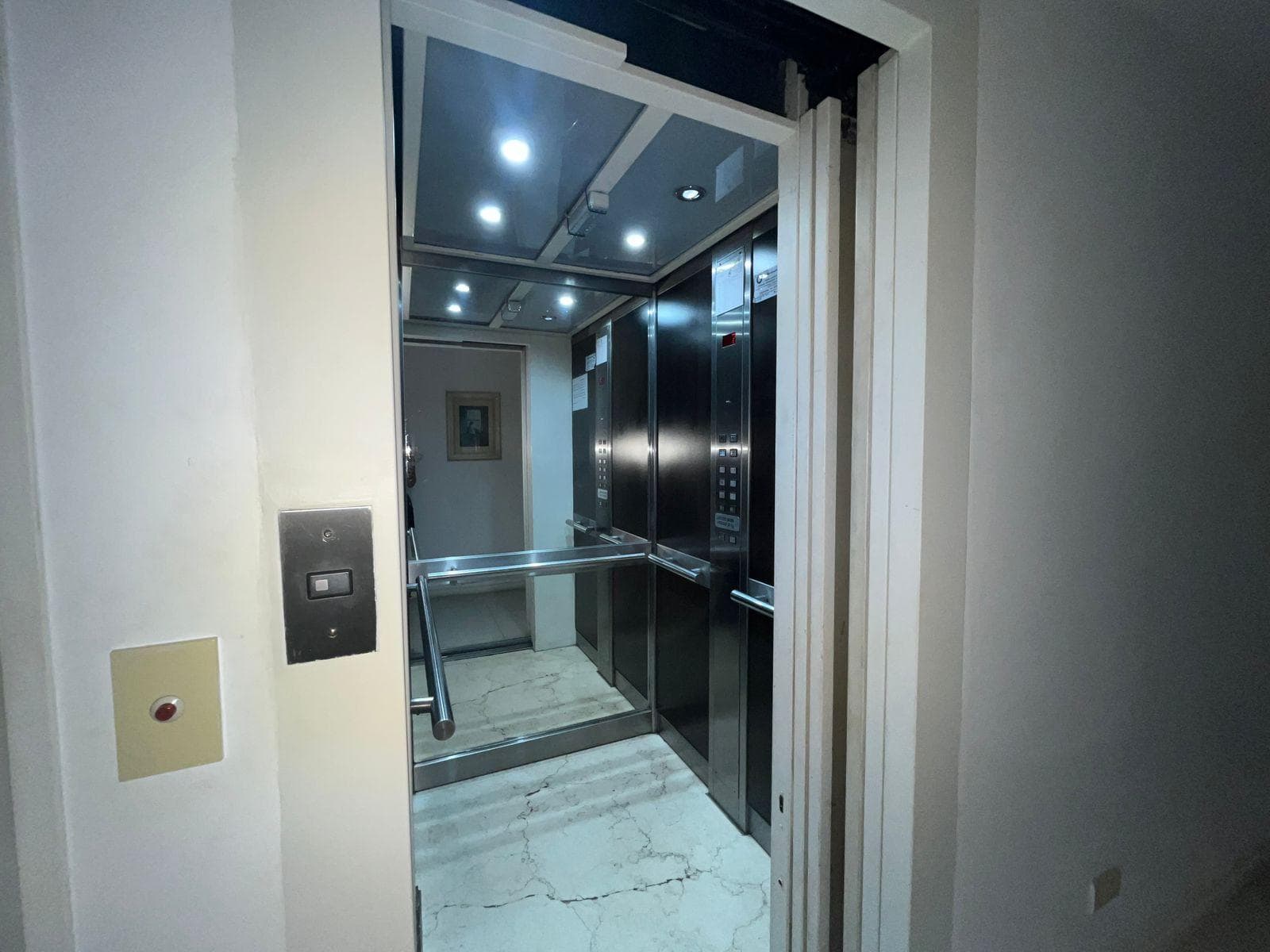 2-room apartment with a balcony FOR SALE, downtown Wilde