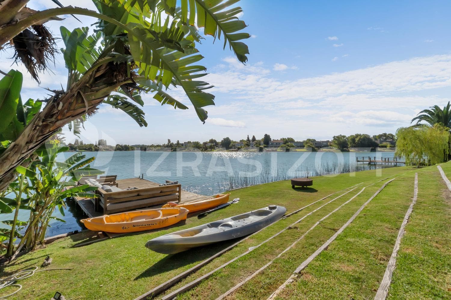 House for sale in Santa Bárbara, 3 or 4 bedrooms from the central lagoon, with a view of the sunset