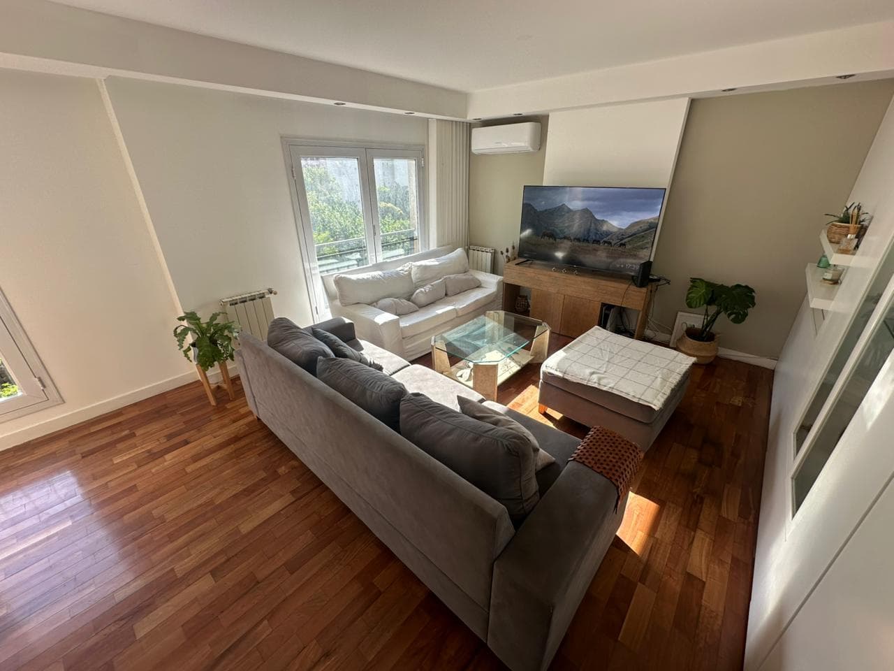 FOR SALE/RENT: LUXURY 4-ROOM APARTMENT WITH TWO PARKING SPACES AND AMENITIES IN DOWNTOWN QUILMES
