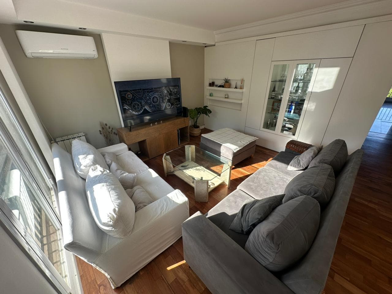 FOR SALE/RENT: LUXURY 4-ROOM APARTMENT WITH TWO PARKING SPACES AND AMENITIES IN DOWNTOWN QUILMES