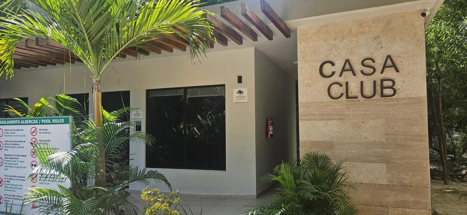 Discover the vibrant lifestyle in this modern, fully furnished and equipped apartment, located in the heart of Playa del Carmen!