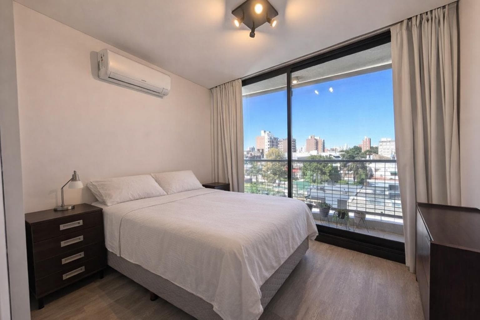 FOR SALE: 2-bedroom apartment with a private terrace and garage. Pichincha, Rosario