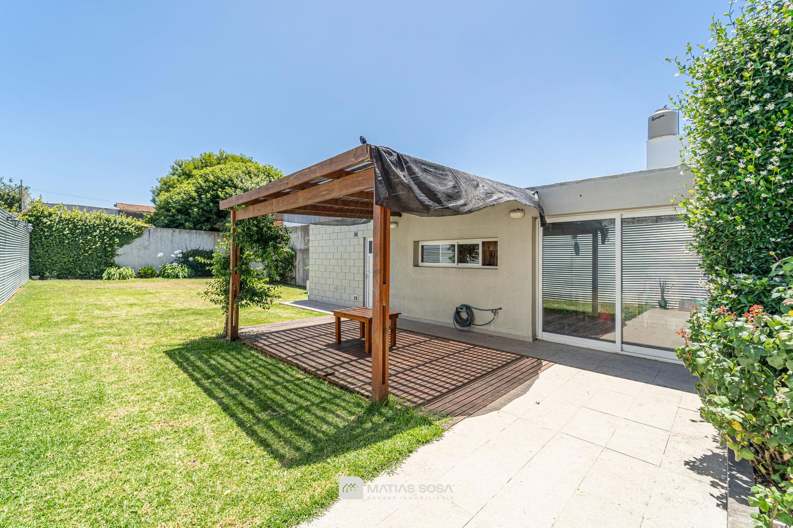 House in Las Colinas, P. Ramos - For Sale - Modern - Park