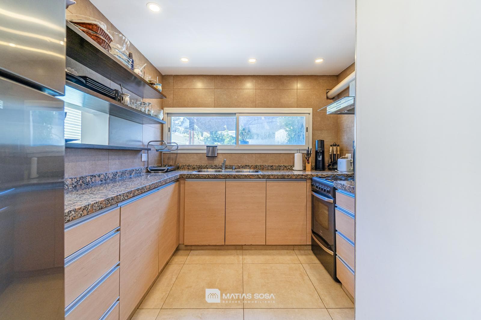 House in Las Colinas, P. Ramos - For Sale - Modern - Park