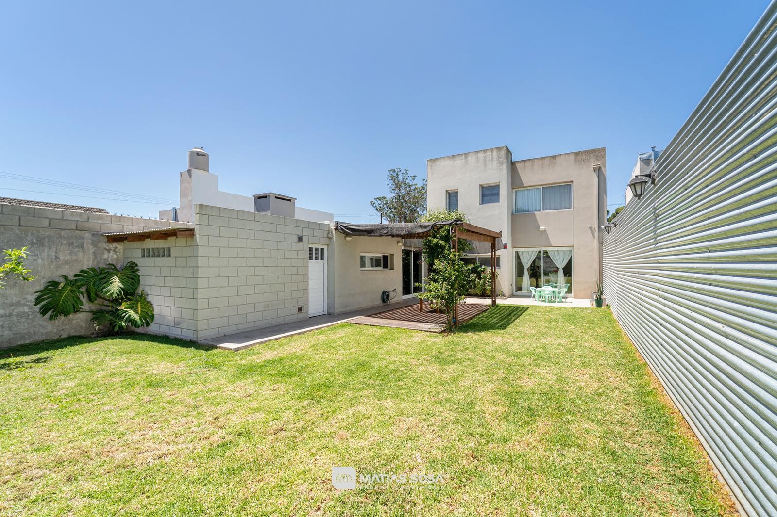 House in Las Colinas, P. Ramos - For Sale - Modern - Park
