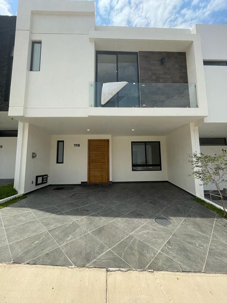 HOUSE FOR SALE IN VALLE IMPERIAL, ZAPOPÁN, JALISCO
