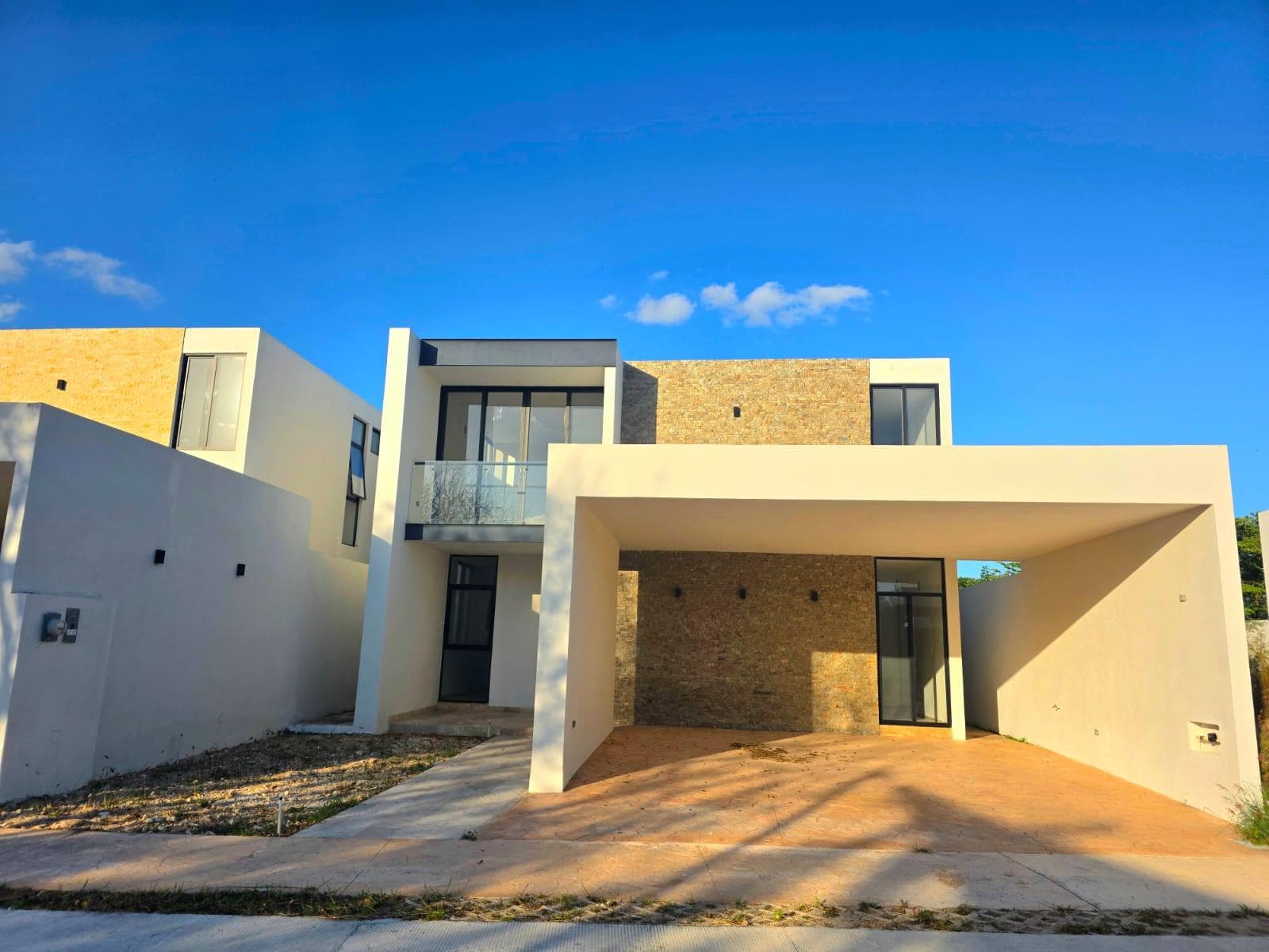 House for Sale in the Varena Cholul Residential Community