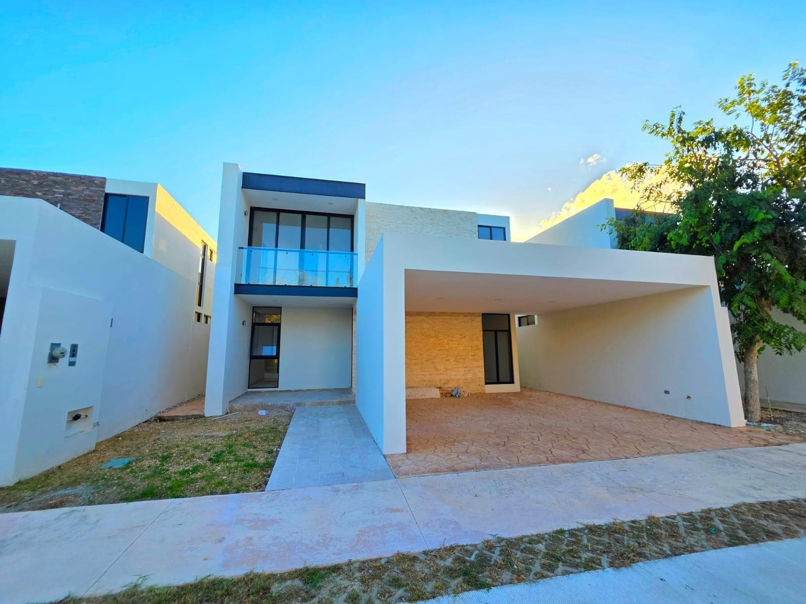 House for Sale in the Varena Cholul Residential Community