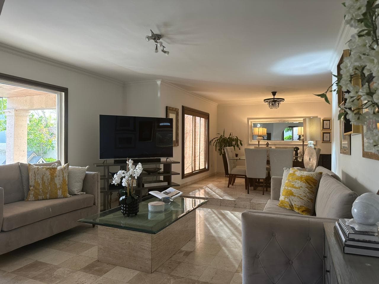 House for sale north of the city in Lomas Altas