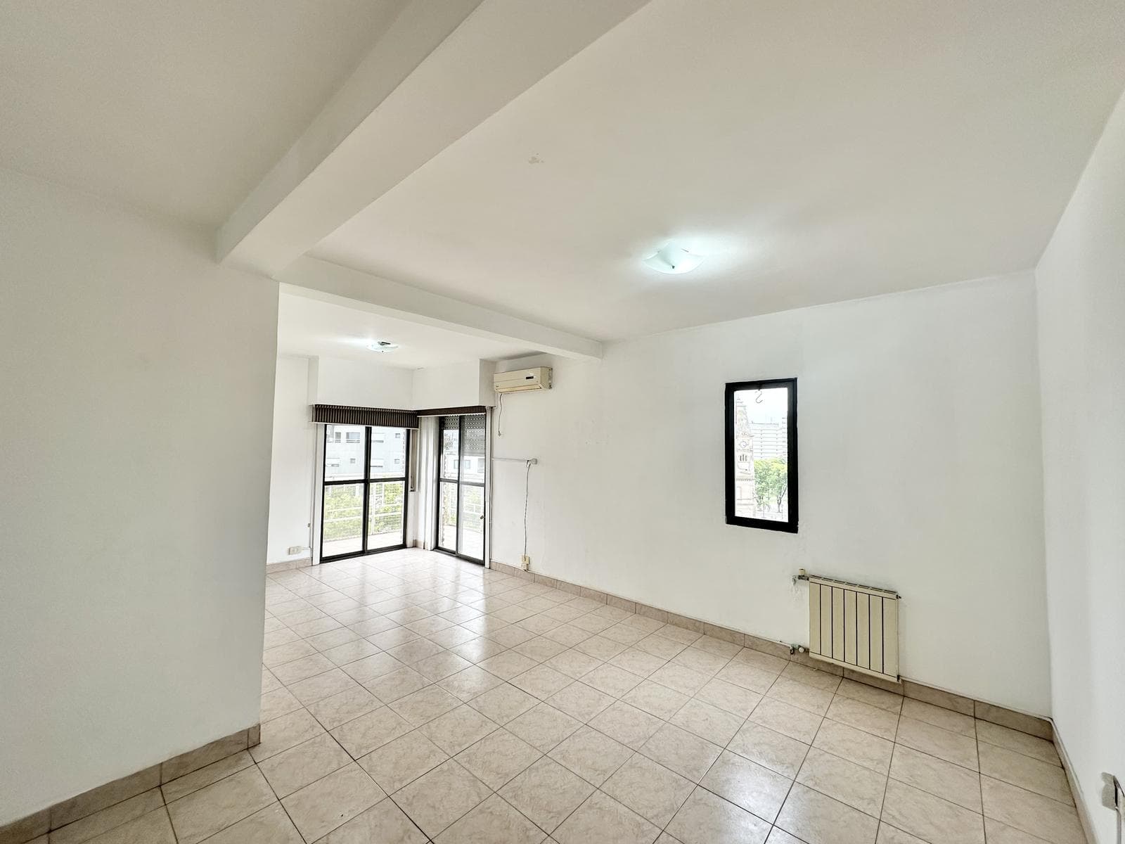 2-bedroom apartment for sale. Front-facing balcony. Laundry room. Right in the heart of Campana