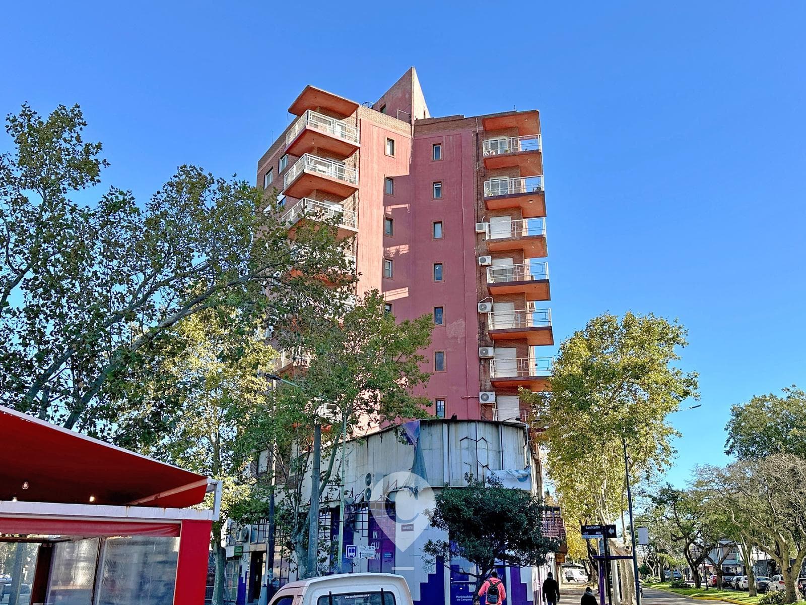 2-bedroom apartment for sale. Front-facing balcony. Laundry room. Right in the heart of Campana