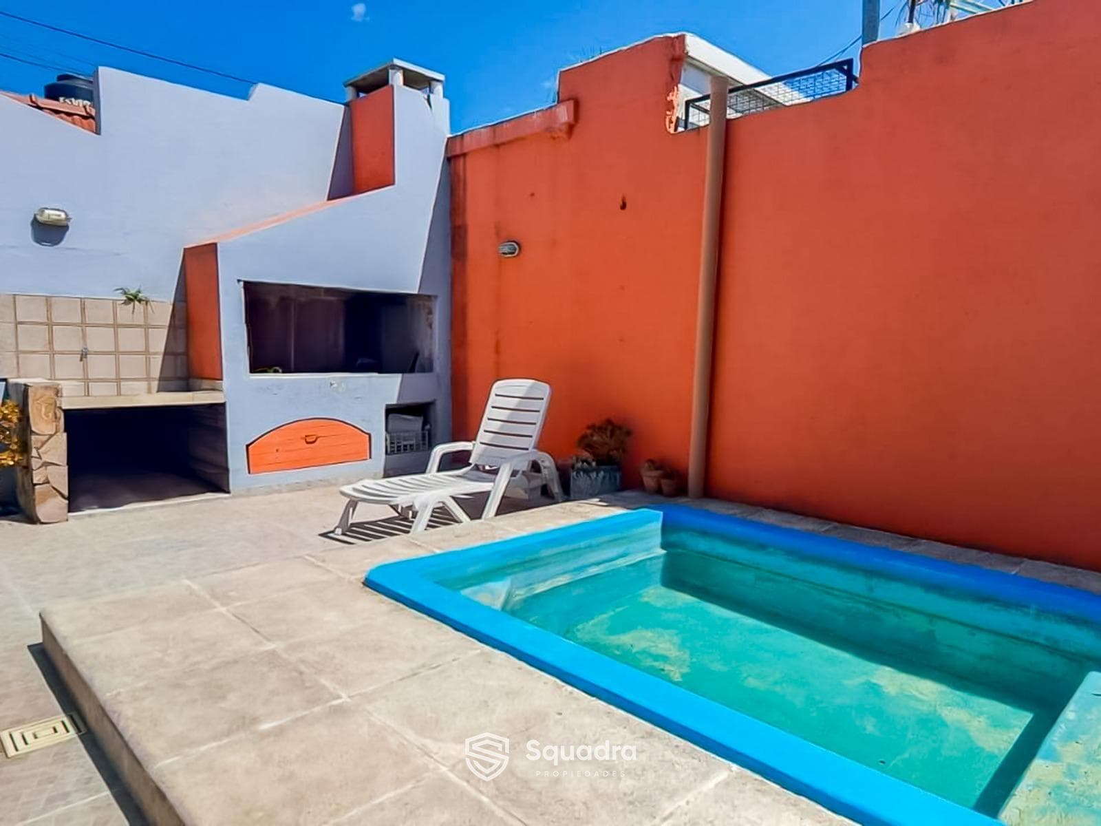 FOR SALE - Three-bedroom house with a patio, pool, and garage - San Lorenzo.