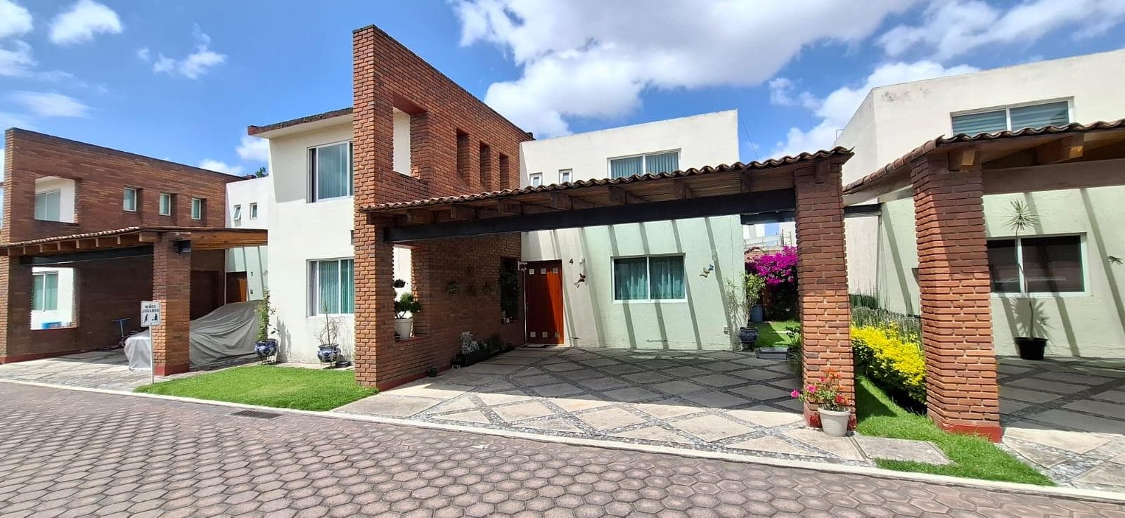 HOUSE FOR SALE IN METEPEC, VIANDAS RESIDENTIAL COMPLEX
