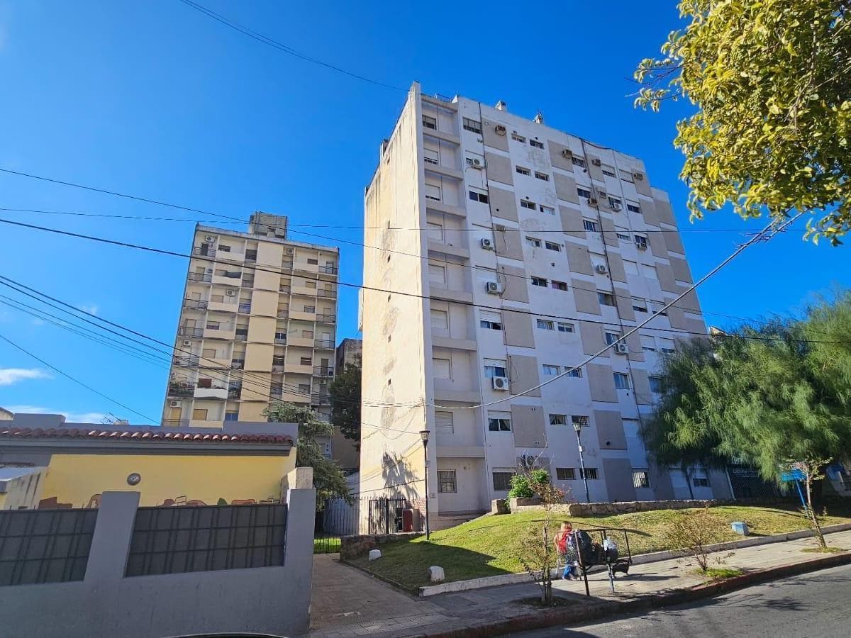 3-BEDROOM APARTMENT WITH A BALCONY, JUST STEPS FROM DOWNTOWN AND ELIGIBLE FOR A MORTGAGE, B ALBERDI