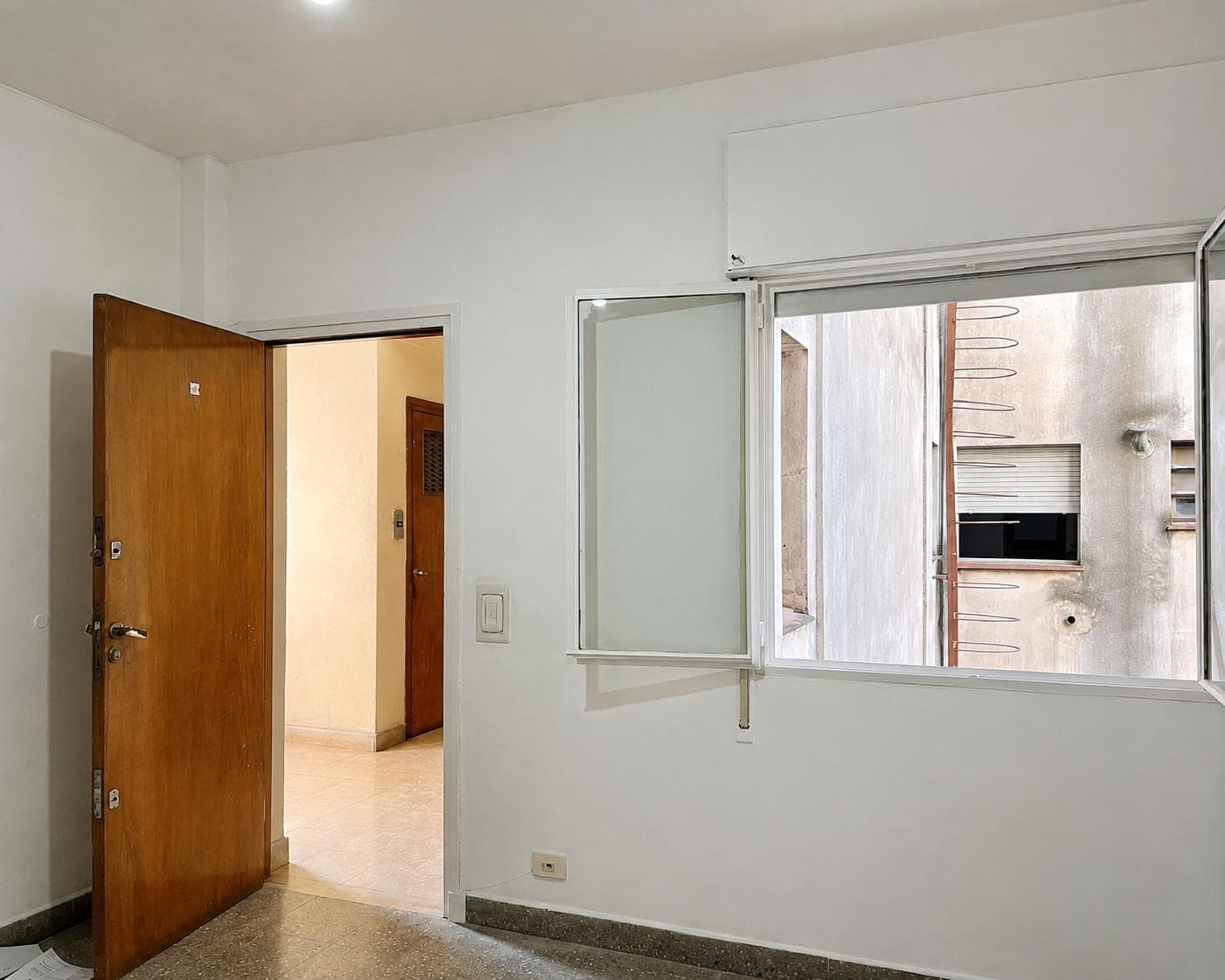 3-BEDROOM APARTMENT WITH A BALCONY, JUST STEPS FROM DOWNTOWN AND ELIGIBLE FOR A MORTGAGE, B ALBERDI