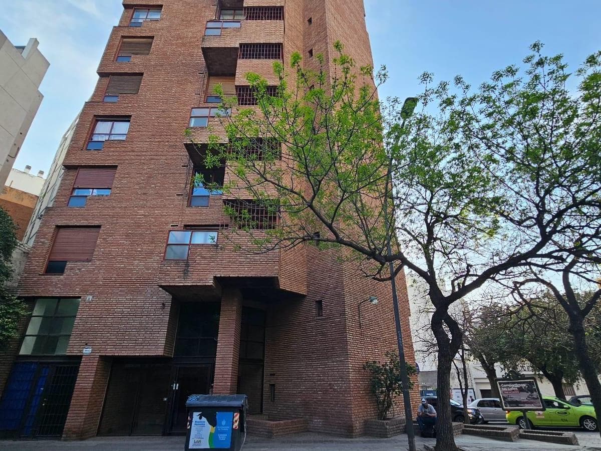 FOR SALE: One-bedroom apartment in Nueva Córdoba (Buenos Aires at the corner of Ambrosio Olmos). GUARANTEED RENTAL INCOME