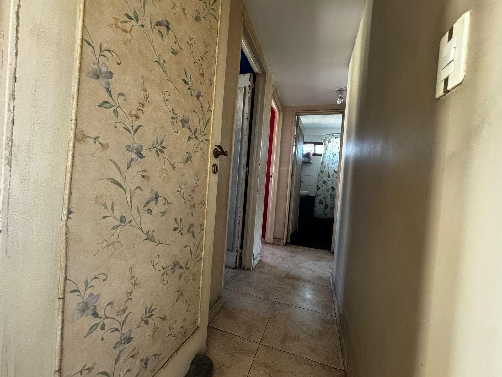 4-Room Apartment for Sale with Balcony in Monserrat