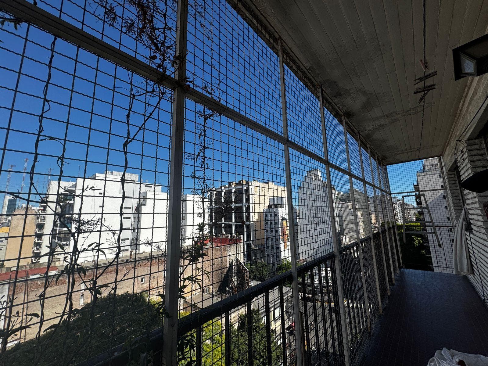 4-Room Apartment for Sale with Balcony in Monserrat