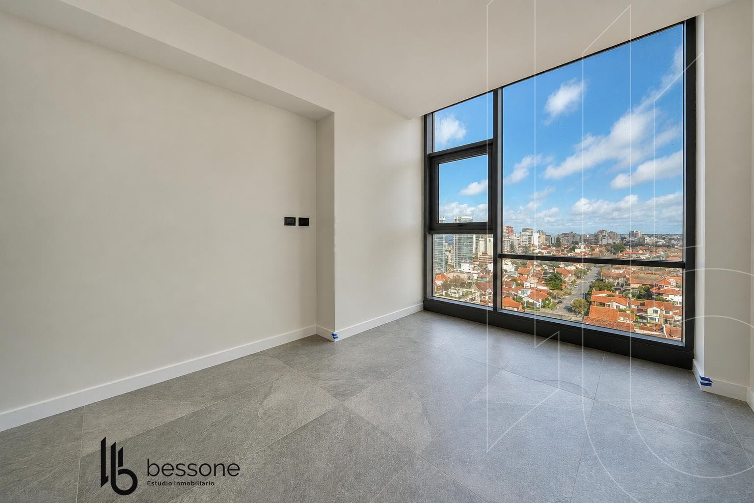 2-room apartment in Unkanny Tower