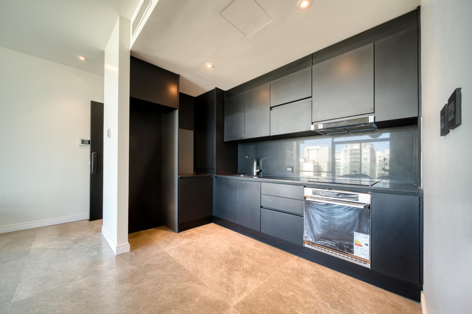 2-room apartment in Unkanny Tower