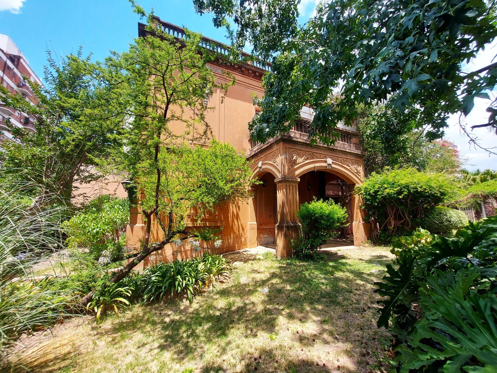 Casa en Flores Histórica doble terreno