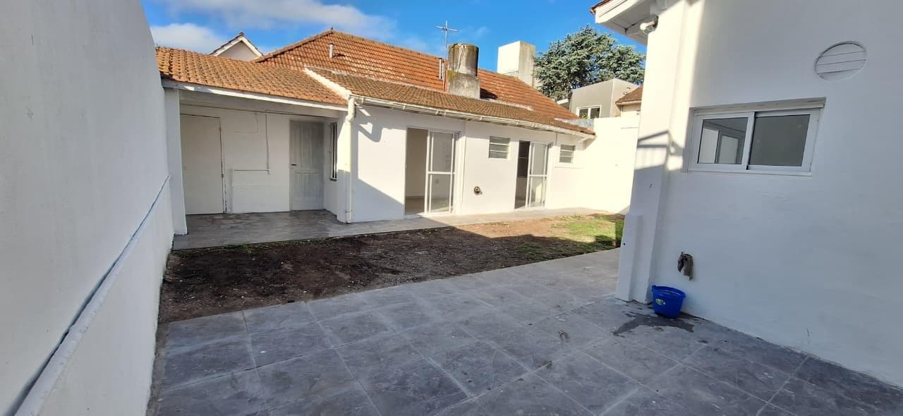 A Renovated 3-Room House in Parque Luro