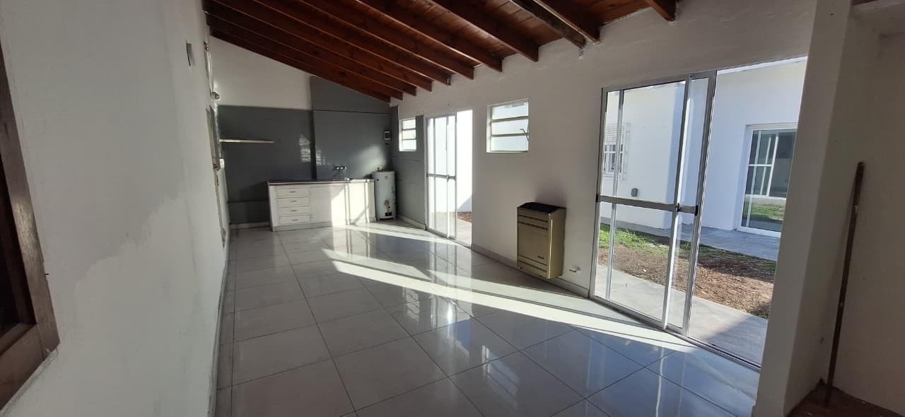 A Renovated 3-Room House in Parque Luro