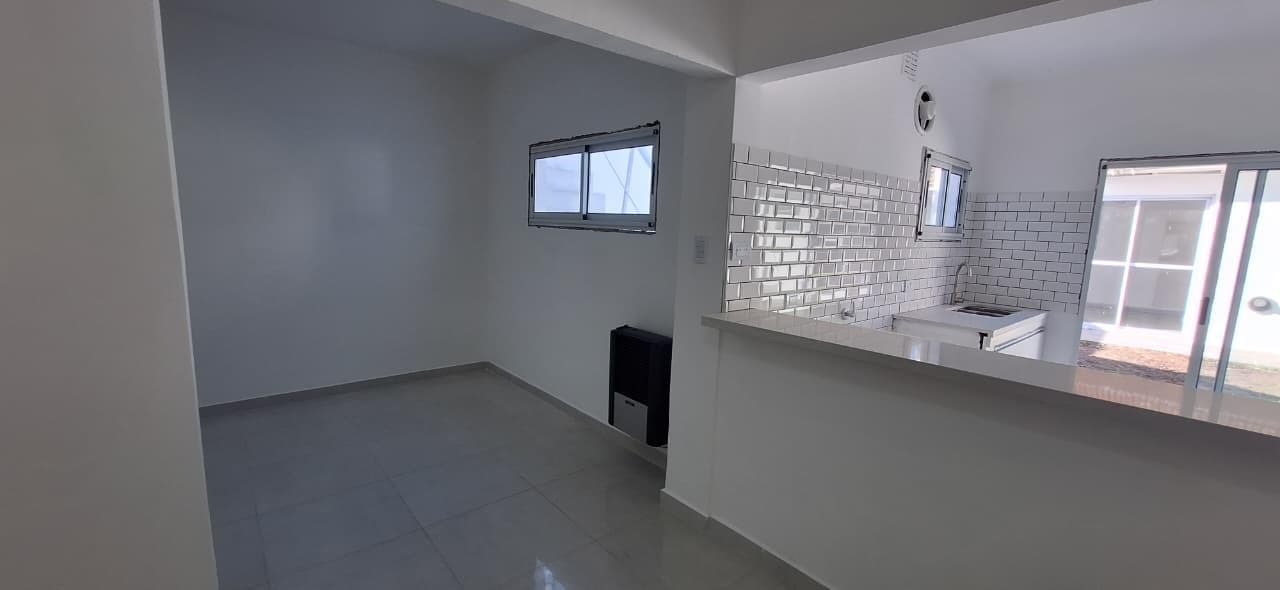 Casa 3 ambientes reciclada en parque luro