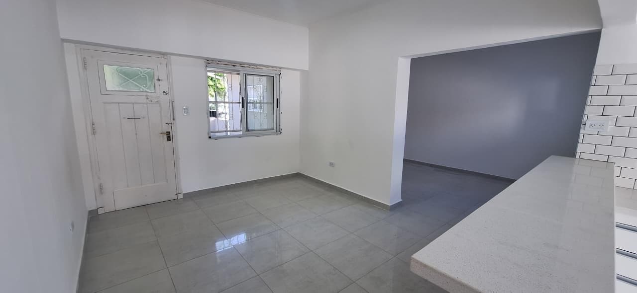 Casa 3 ambientes reciclada en parque luro